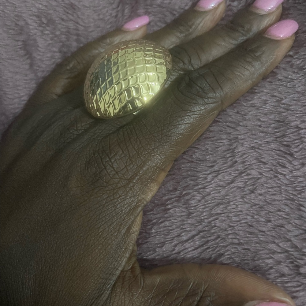 Adjustable gold ring
